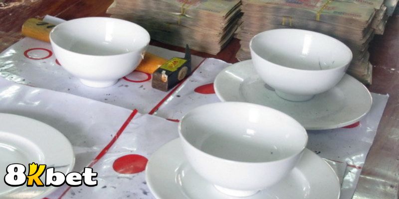 Quy trình một ván cược XOSO66 xóc đĩa diễn ra như sau: